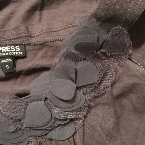 EXPRESS Small Gray Blouse Tank Top Flower Applique Sleeveless Dreamweight Cotton - Picture 4 of 5